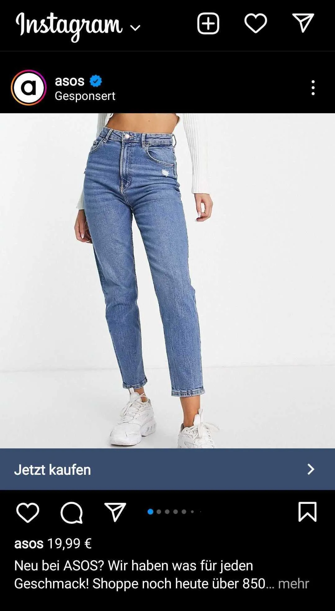 Gesponserter Instagram-Beitrag eines Modeshops mit Jeans-Foto, Button ‘Jetzt kaufen’ und Preis 19,99 Euro.